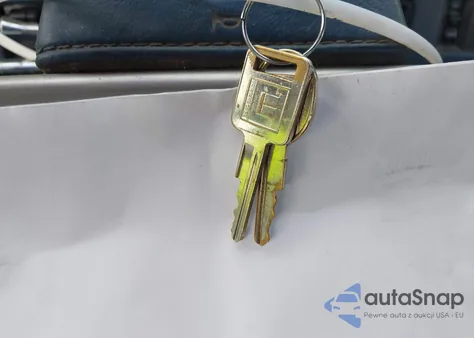 1988 Oldsmobile Cutlass Ciera Brougham z USA, uszkodzony, nr VIN 1G3AM51W8JG300886